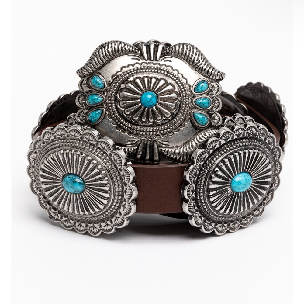 BOOT BARN, 32” SHYANNE WOMEN'S QUITE THE STAND OUT CONCHO BELT. Missing a notch